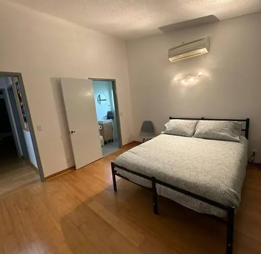 Entire Home 3 Bds 2 Bats